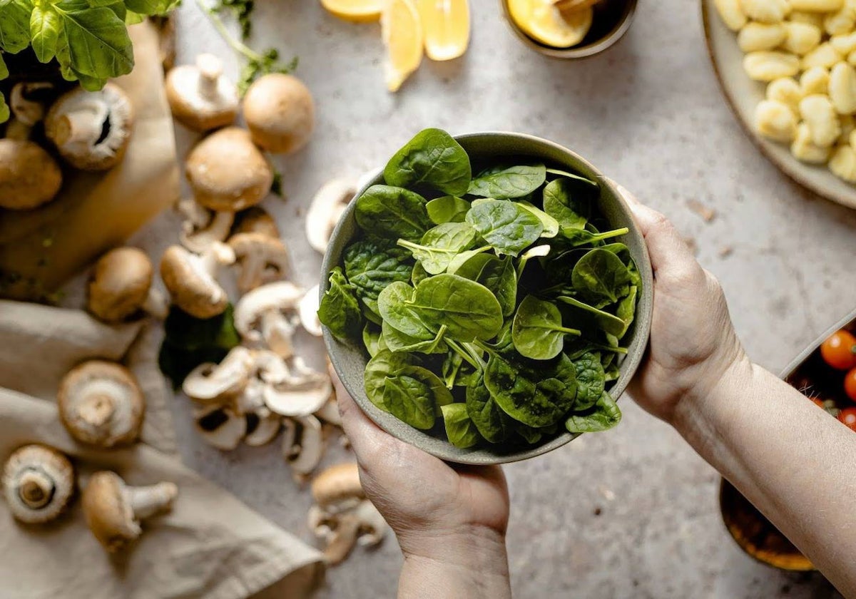 El magnesio está presente en alimentos vegetales y animales.