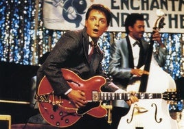 Se busca la guitarra original perdida que Michael J. Fox usó en 'Regreso al Futuro'
