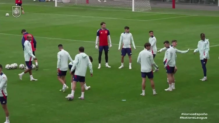 España entrena en Múnich antes de su partido frente a Portugal