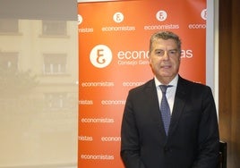 Miguel Ángel Vázquez Taín sustituye a Valentín Pich en la presidencia del Consejo General de Economistas