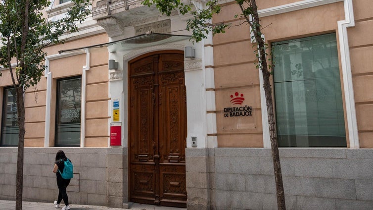 El líder del PSOE colocará a un afín al frente de la Diputación de Badajoz