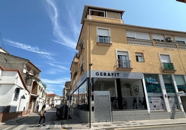 El edificio de la calle San Isidro, en Cúllar Vega, donde ocurrió el suceso