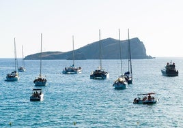 Dos detenidos por agredir sexualmente a unas jóvenes a quienes invitaron a subir a un barco en Ibiza