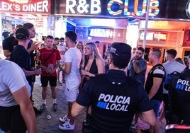 Dos agresiones sexuales en Magaluf en 24 horas: una mujer detenida por tocamientos a un joven en una sauna y dos hermanos por agredir a una chica