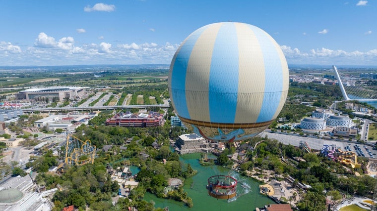 Este globo cautivo, que lleva el nombre de Nao Vigía, se encuentra en la Isla de la Cartuja de Sevilla