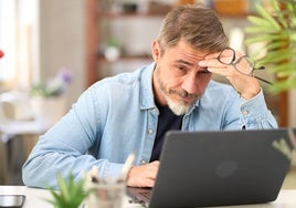 Por qué el estrés puede provocar la caída del pelo y cómo combatirla